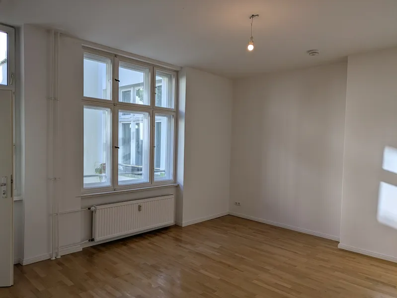 1 Zimmerwohnung im pulsierenden Boxhagener´-Kiez zu vermieten! — photo 1